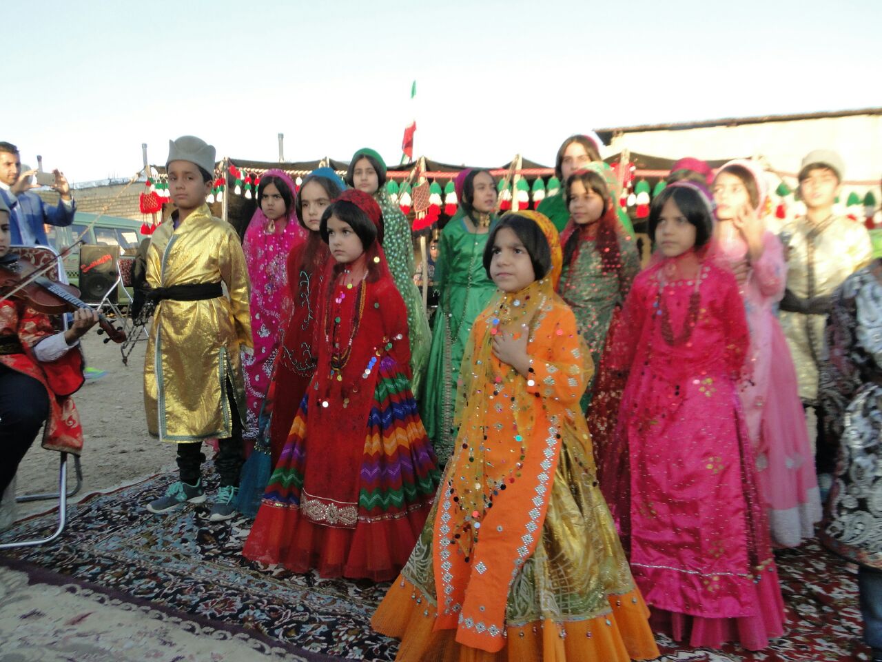 اجرای گروه سرود یاشیل در فیروزآباد + عکس