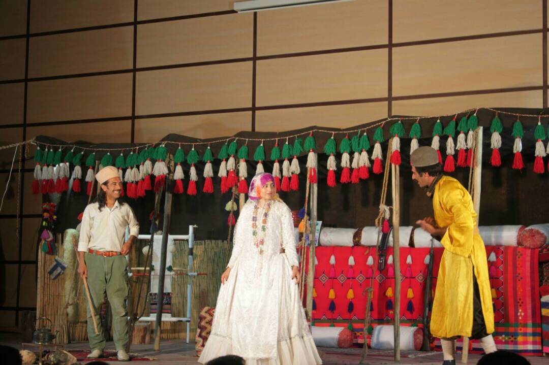 نمایش قره چادر گلینی در شیراز یک کلاس درس بود