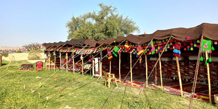 نمایش هنر دستان‌ خلاق هنرمندان بانوی دره شوری در شهر تاریخی بیشاپور