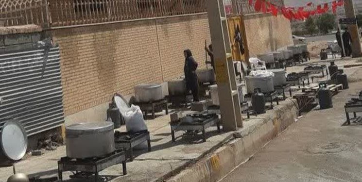 ۱۲ هزار پرس غذای نذری در شمال شیراز توزیع شد